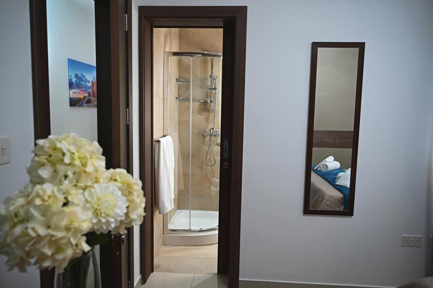 Fl 2 Ta'Lonza Luxury With Hot Tub By Homely Mellieħa Eksteriør billede