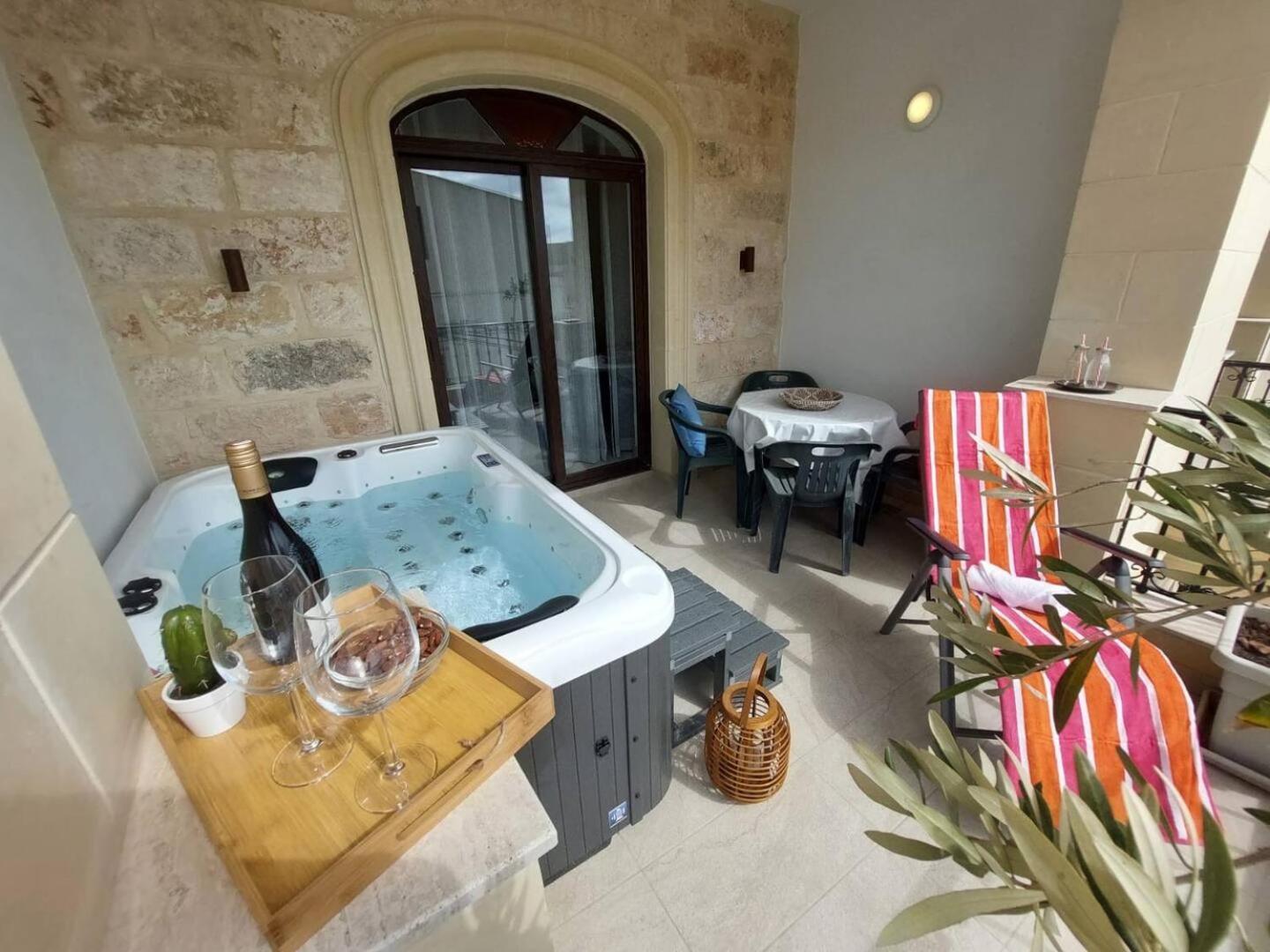 Fl 2 Ta'Lonza Luxury With Hot Tub By Homely Mellieħa Eksteriør billede
